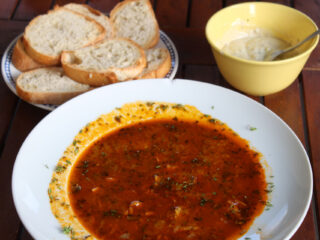 Fischsuppe mit Knoblauchbaguette